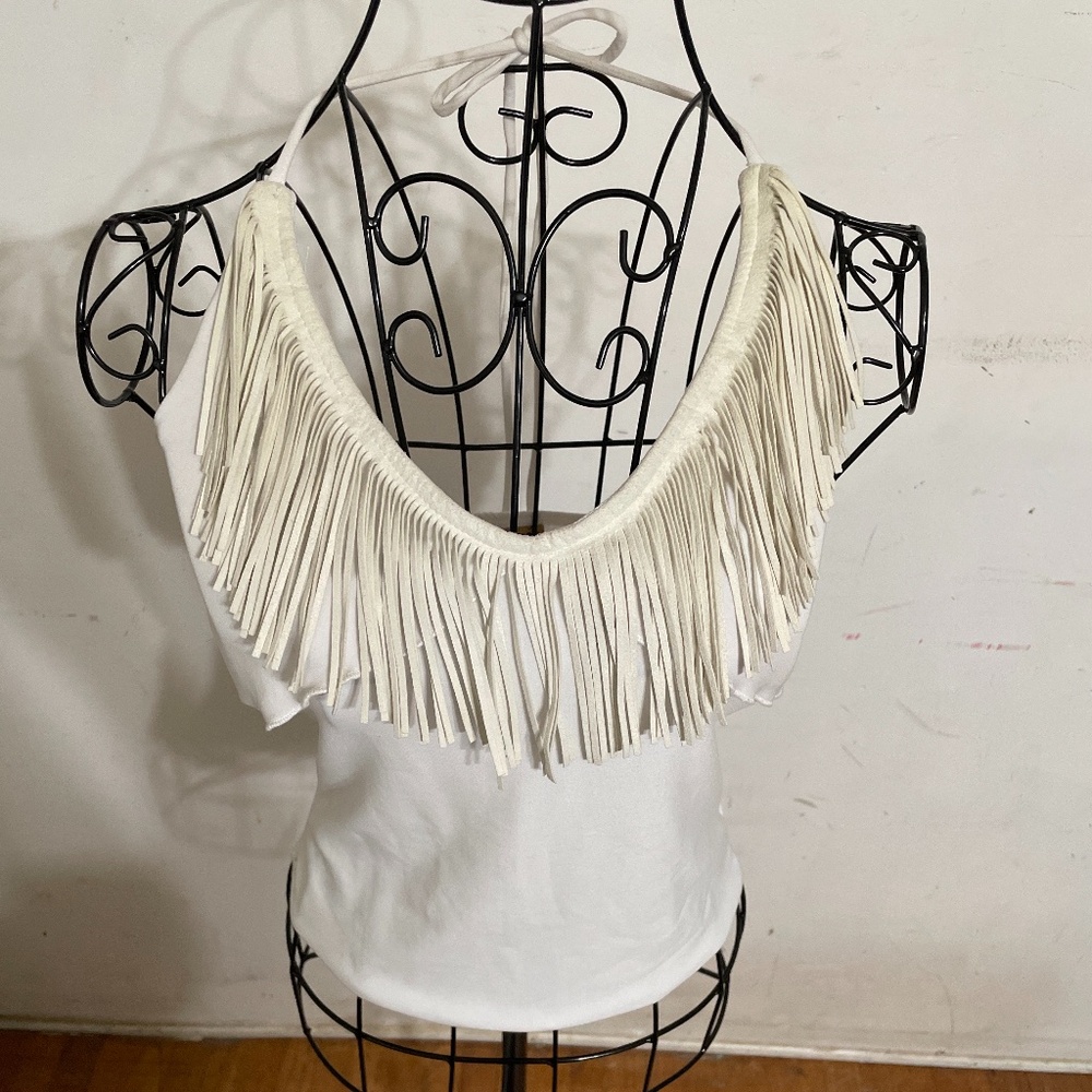 Cowgirl Halloween costume: White crop top with cream fringe